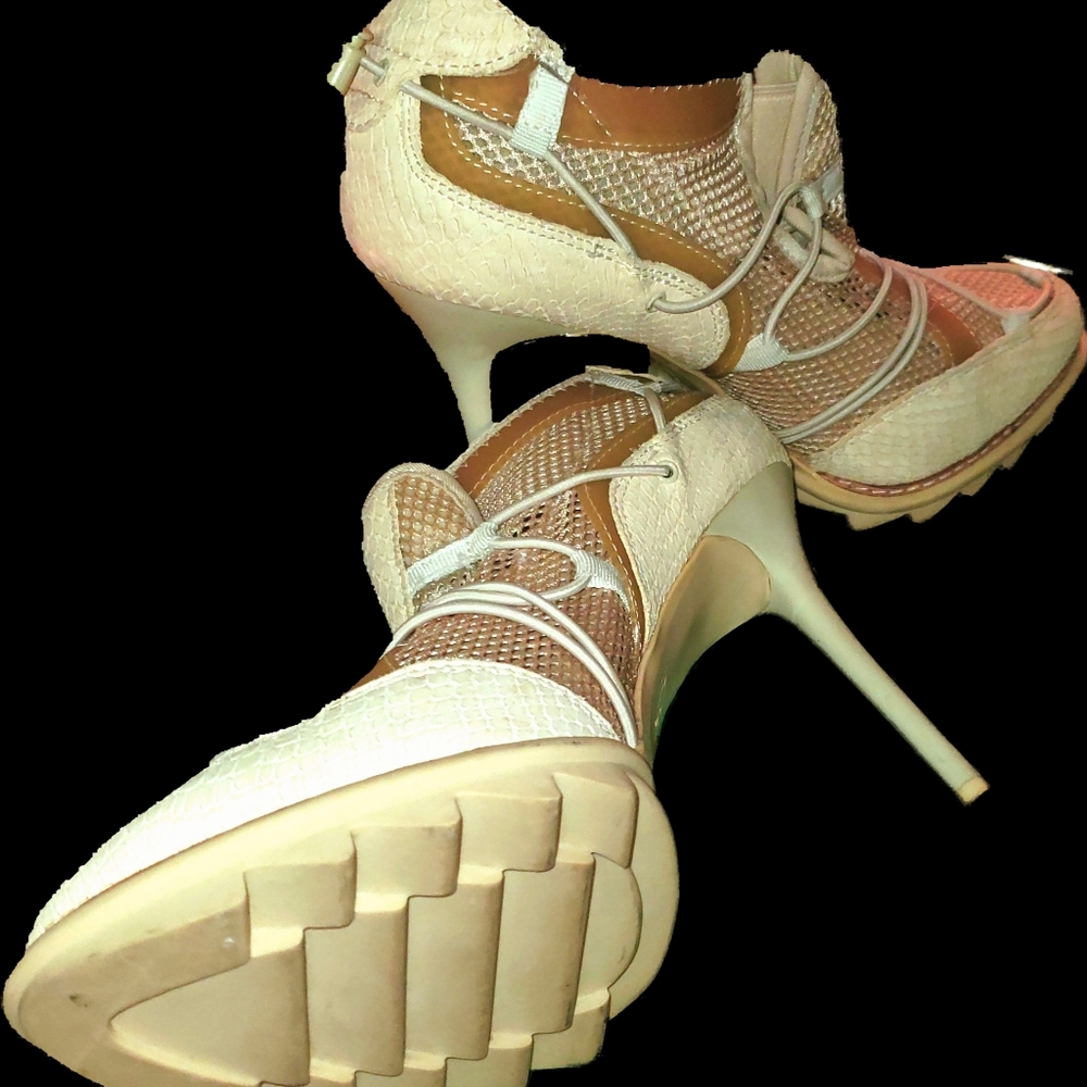 DKNY Lancy Newspaper 2013 Heel